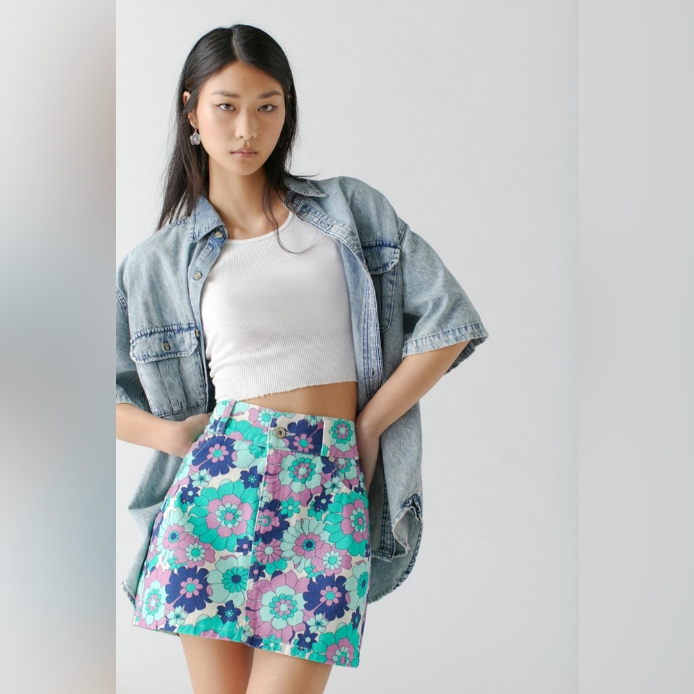 The Ragged Priest 70s Floral Denim Mini Skirt. Size 28